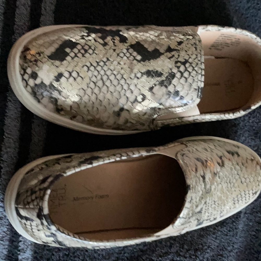 Slip on shoes black and silver.